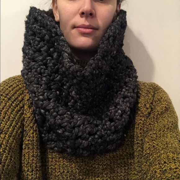 Single loop scarf - Picture 1 of 2